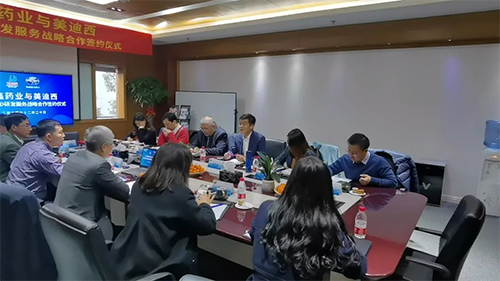 力鑫药业董事长&总经理高悦译、副总经理张倩、首席技术官陈成斌、研发商务总监刘恩桂、总经办主任张梦晗