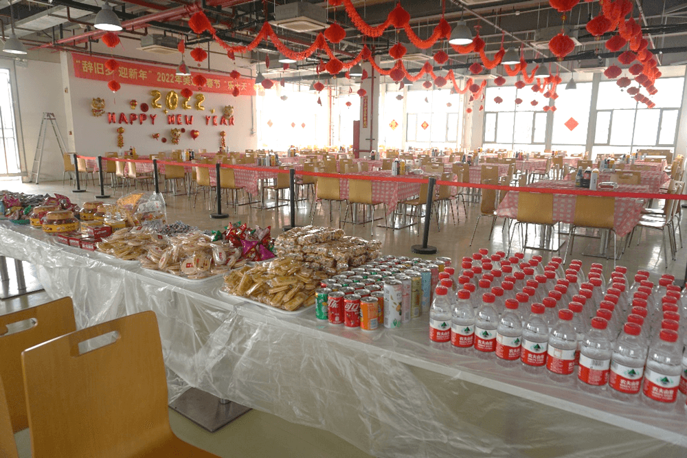 人生就是博还为伙伴们准备了水果、零食、饮料等