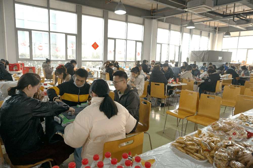 在春节 “乐七天” 活动中，人生就是博给留沪过春节的员工准备了丰富多彩的活动